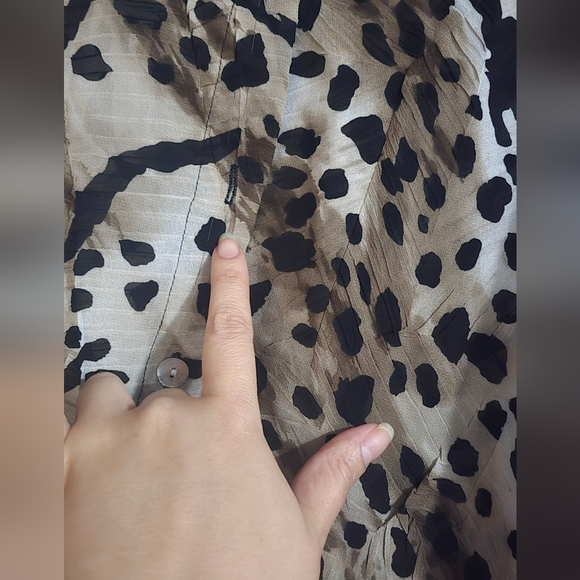 Animal print blouse size 8p - Picture 3 of 4